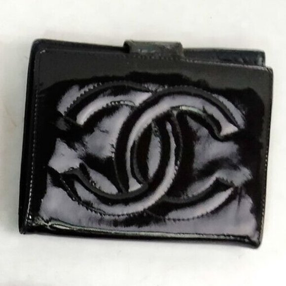 Authentic black patent leather Chanel wallet compact - Picture 1 of 5